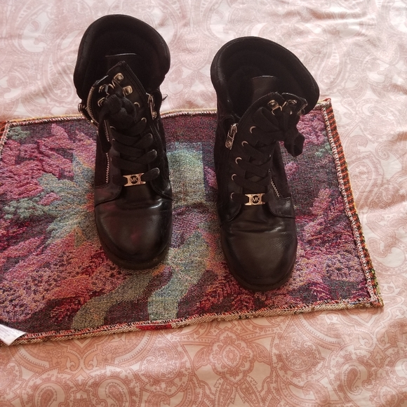 Michael Kors Other - Michael kors boots for big girls